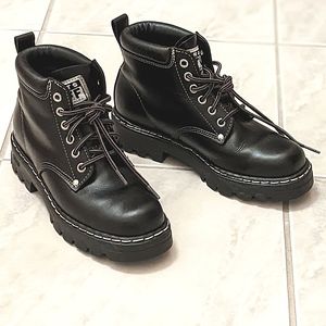 Roots Tuff Boots, Black (women, size 7) *NEW*